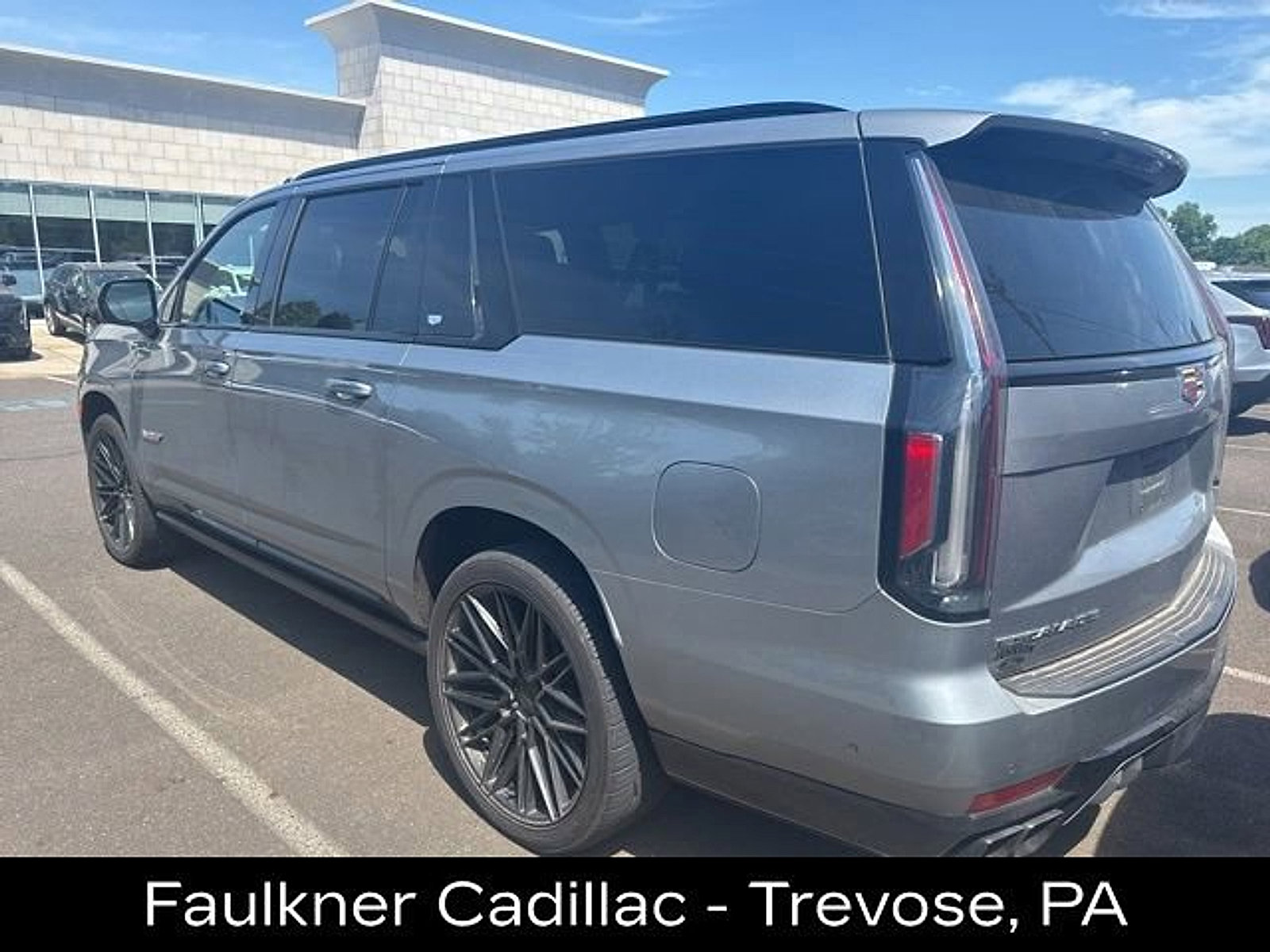 Used 2024 Cadillac Escalade ESV V w/ LPO, Floor Liner Package AWD/4WD image 4