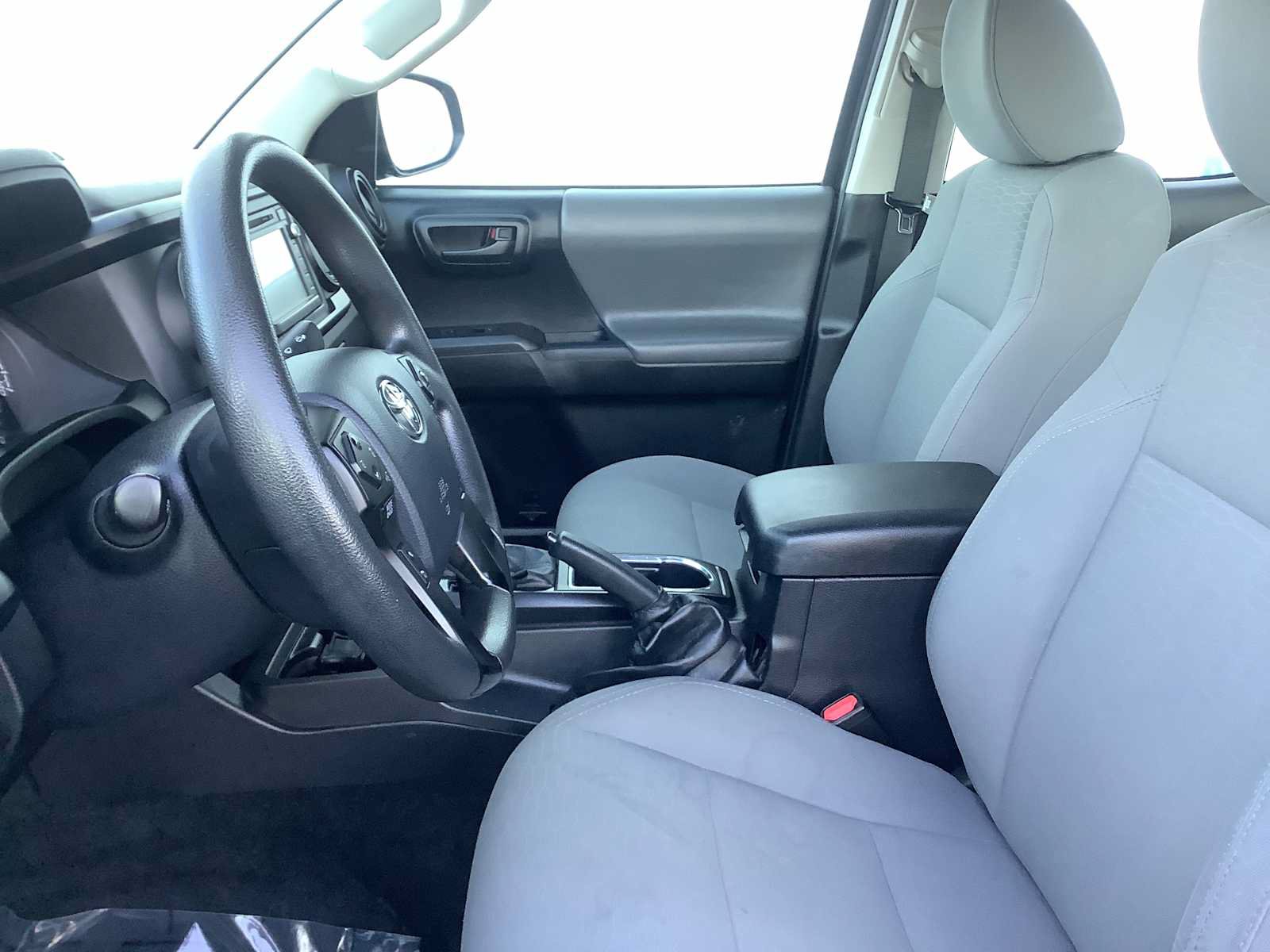 Used 2018 Toyota Tacoma SR w/ SR Convenience Package AWD/4WD image 2