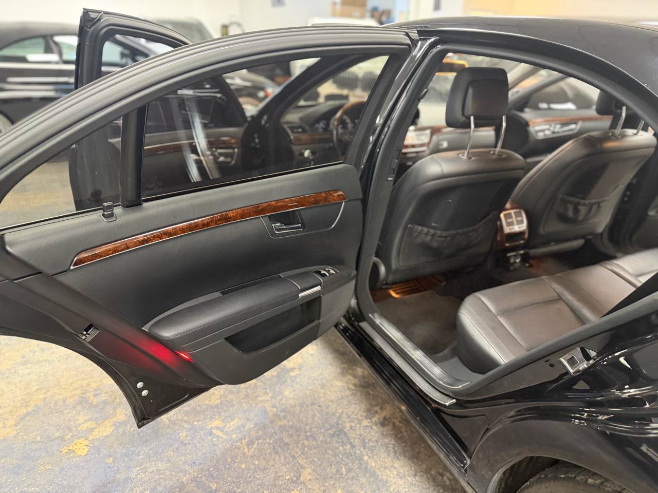 Used 2010 Mercedes-Benz S 550 4MATIC image 38