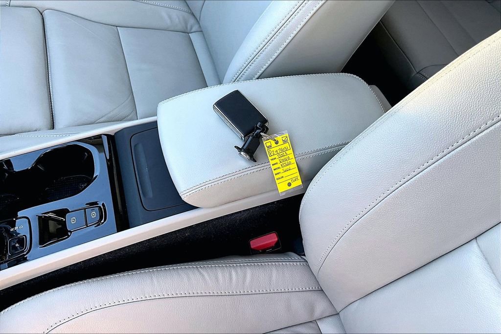 Used 2023 Volvo XC40 B4 Plus w/ Protection Package Premier image 14