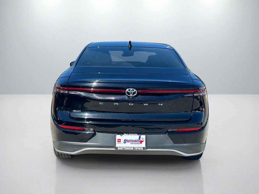 Used 2023 Toyota Crown AWD/4WD image 6
