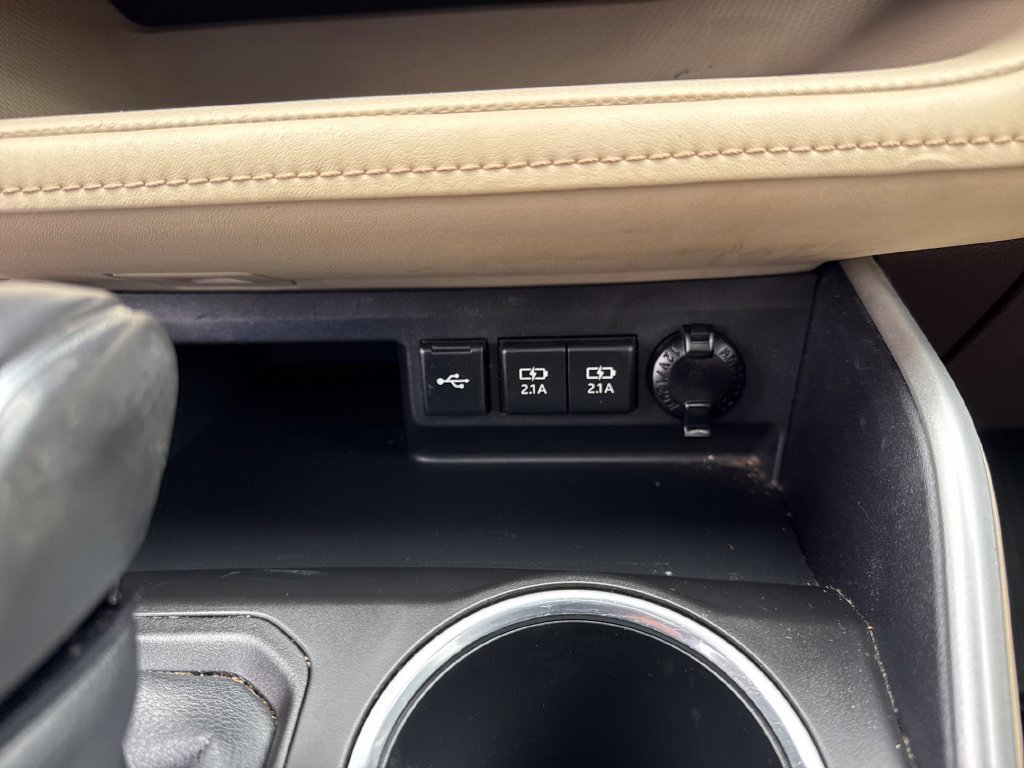 Used 2020 Toyota Highlander XLE AWD/4WD image 20