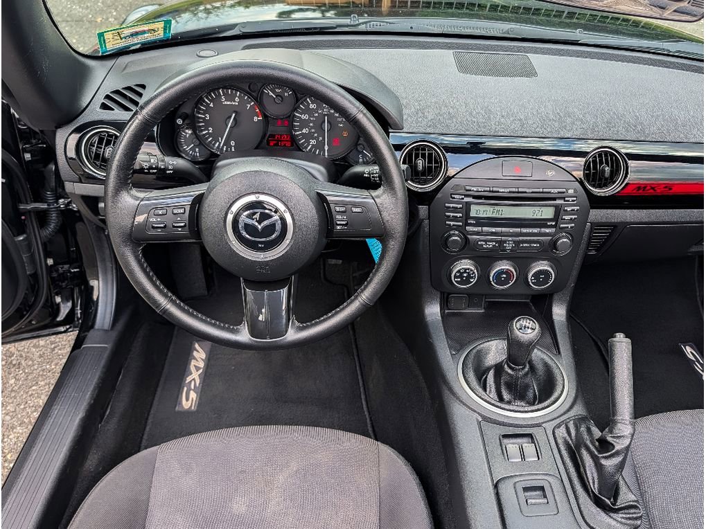Used 2015 MAZDA MX-5 Miata Club RWD image 30