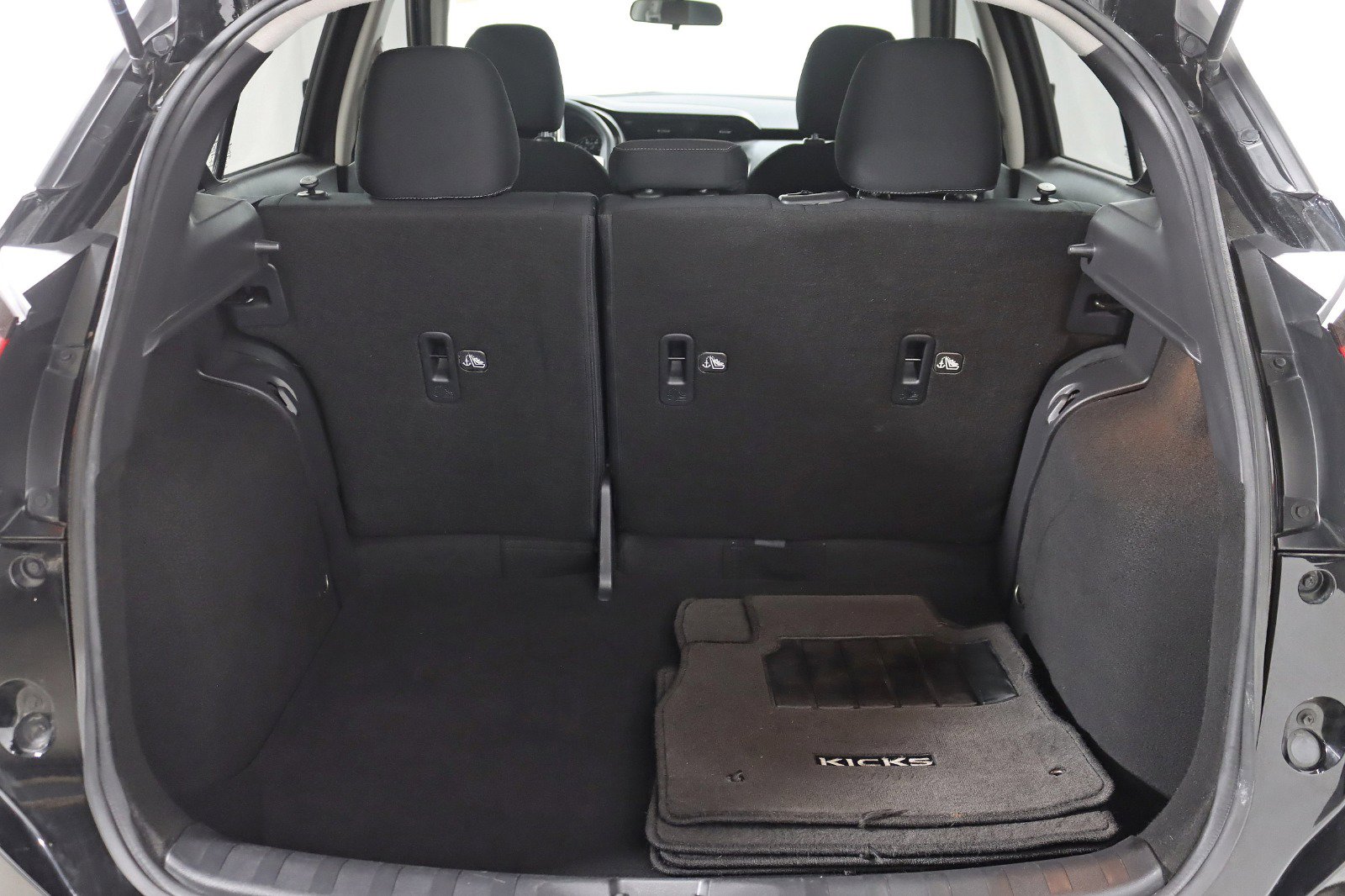 Used 2022 Nissan Kicks SV image 29