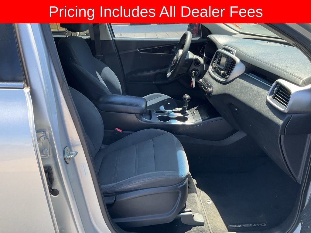 Used 2017 Kia Sorento FWD image 19