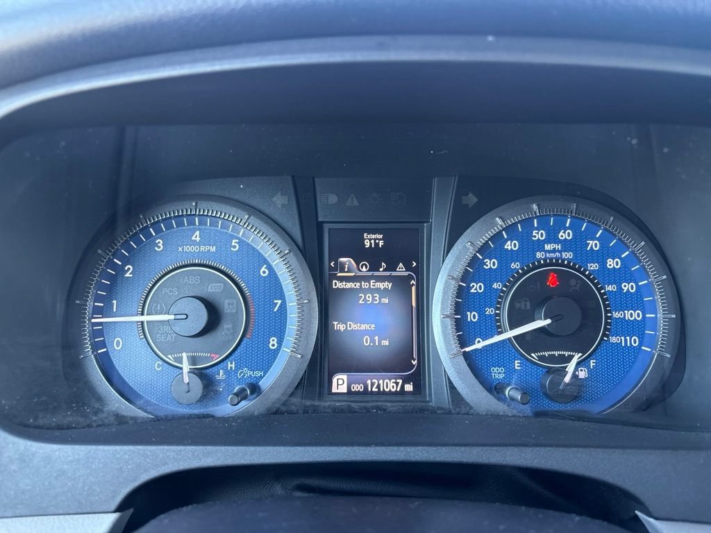 Used 2015 Toyota Sienna XLE w/ XLE Navigation Package FWD image 21