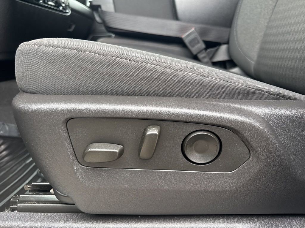 Used 2025 Chevrolet Silverado 1500 LT image 10