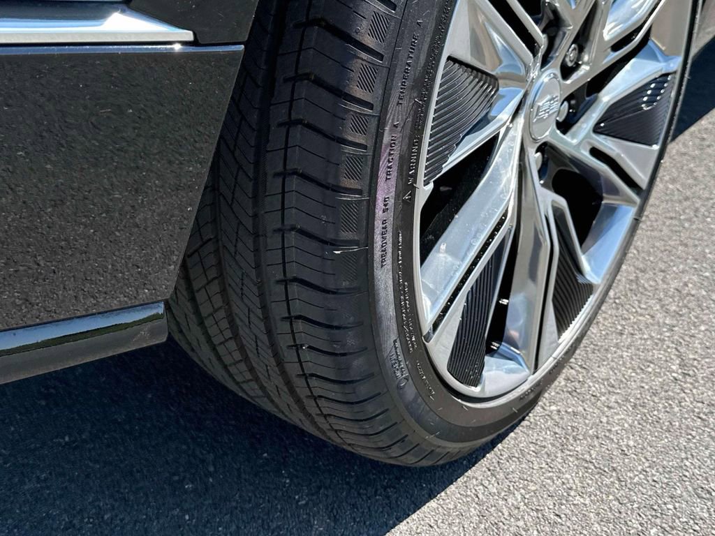 Used 2024 Cadillac Lyriq Luxury w/ LPO, Floor Liner Package image 17