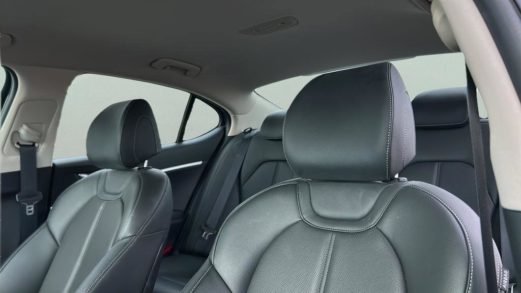 Used 2025 Genesis G70 2.5T image 13