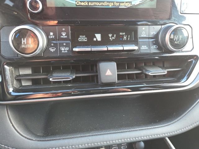 Used 2023 Toyota Highlander L image 16