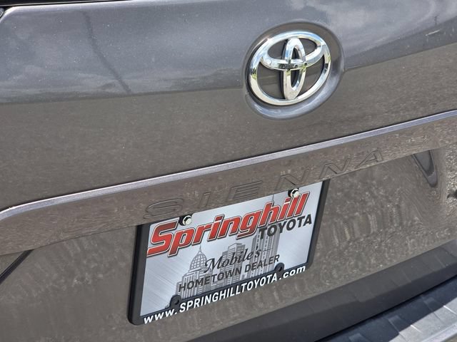 Used 2018 Toyota Sienna SE w/ SE Preferred Package FWD image 32