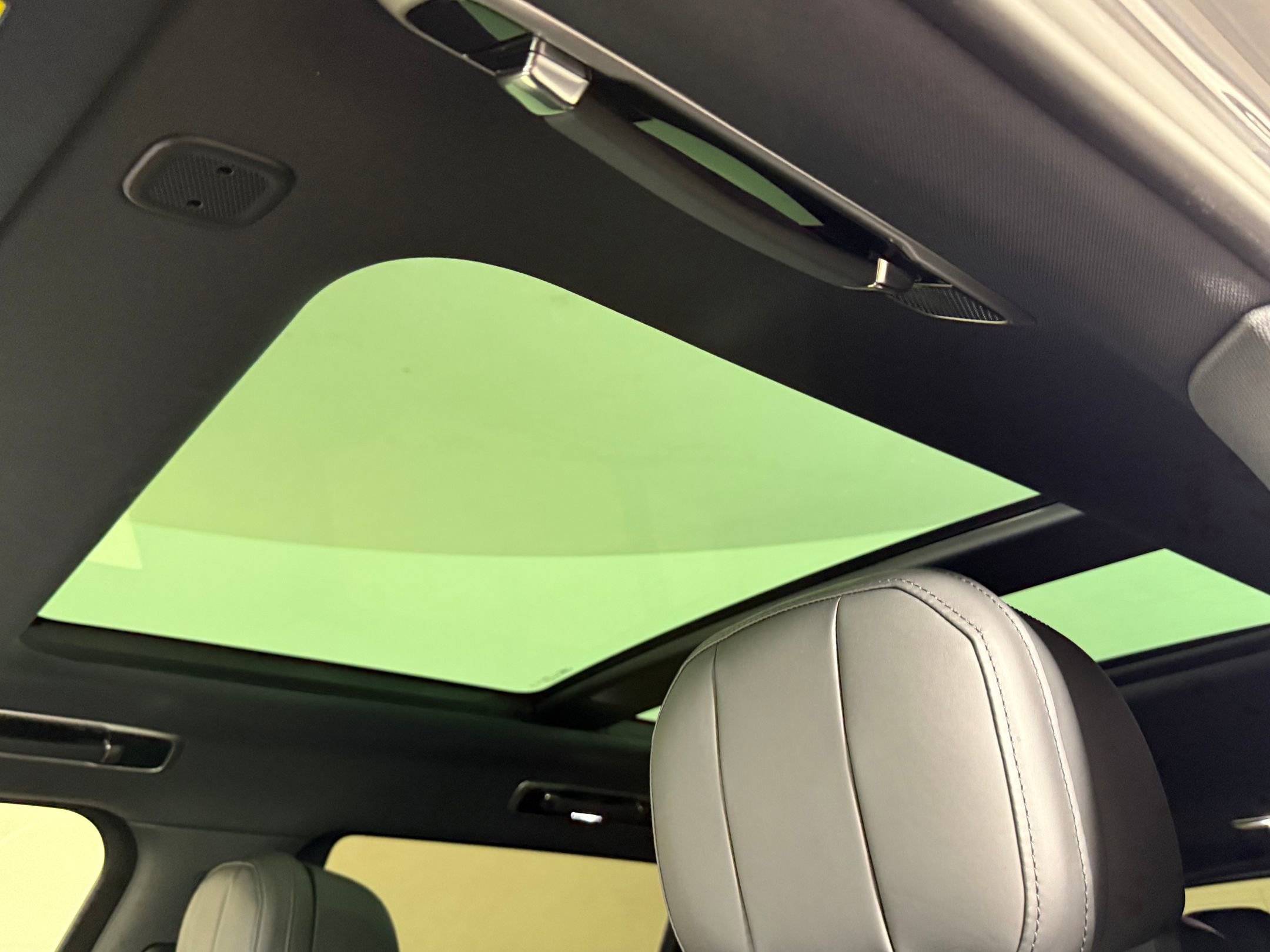 Used 2025 Land Rover Range Rover Long Wheelbase SE image 15