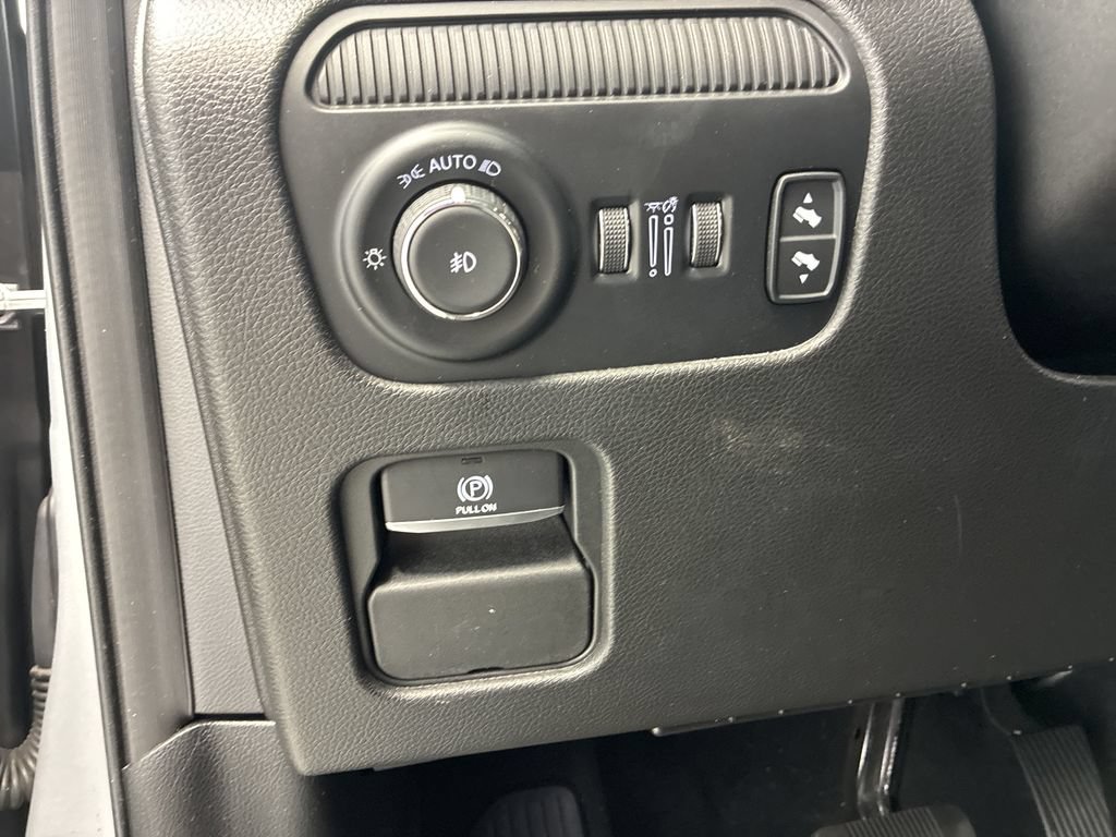 Used 2023 Jeep Wagoneer Series II AWD/4WD image 18