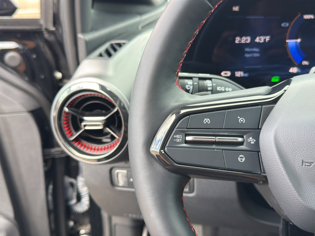 Used 2024 Chevrolet Equinox EV RS FWD image 30