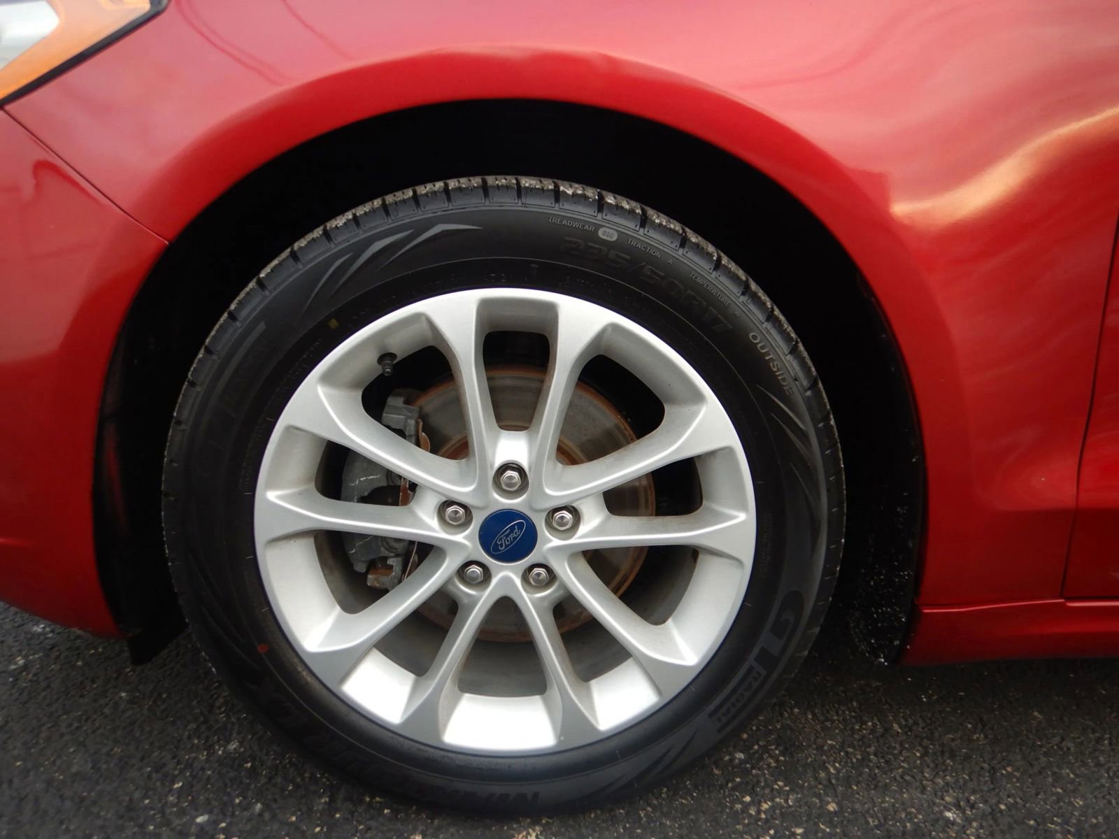 Used 2019 Ford Fusion SE image 25