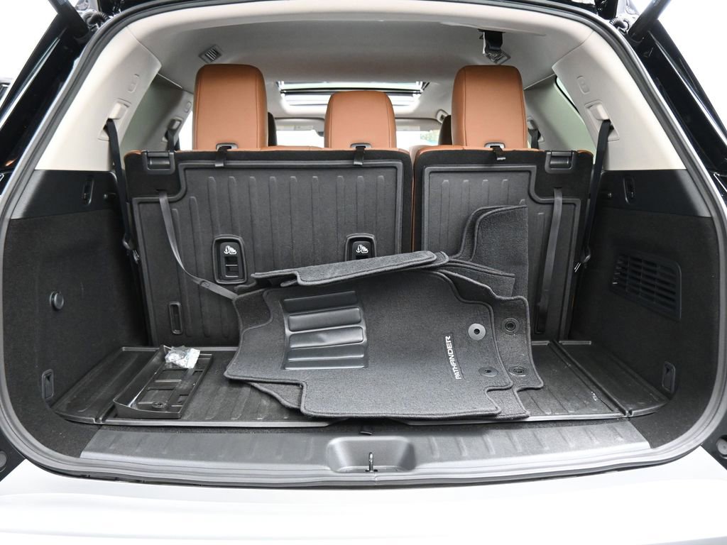 Used 2025 Nissan Pathfinder Platinum w/ Cargo Package FWD image 24