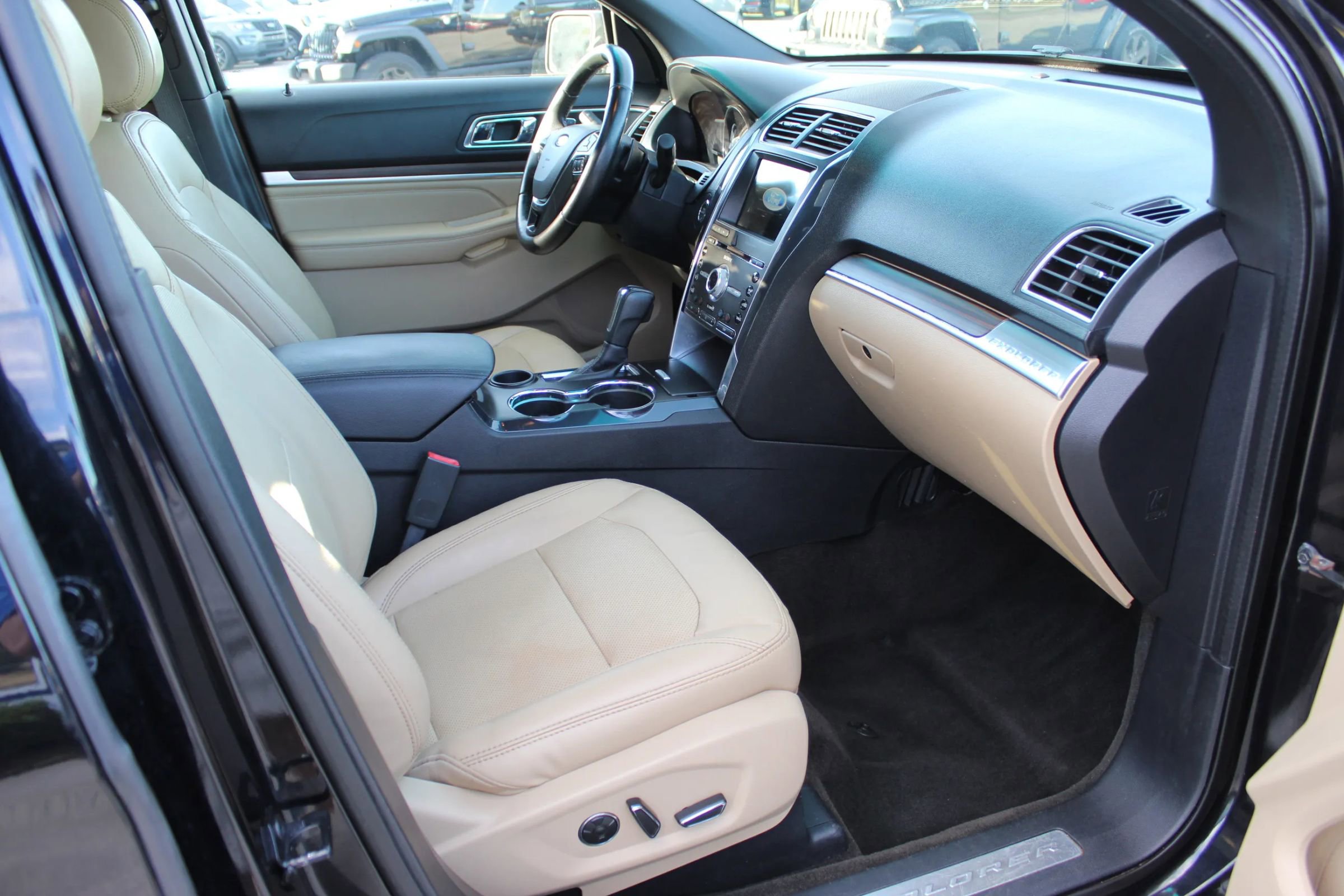 Used 2017 Ford Explorer Limited w/ Equipment Group 301A image 29