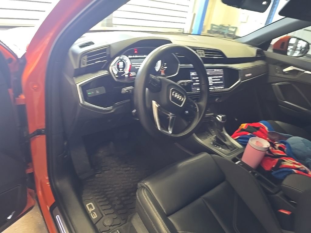 Used 2024 Audi Q3 2.0T Premium Plus w/ Premium Plus Package image 6