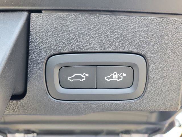 New 2026 Volvo XC60 B5 Plus w/ Protection Package Premier image 32