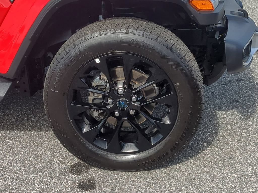 Used 2025 Jeep Wrangler Unlimited Sahara AWD/4WD image 11