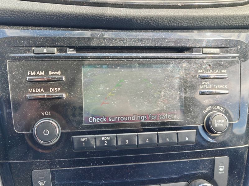 Used 2017 Nissan Rogue SV image 16