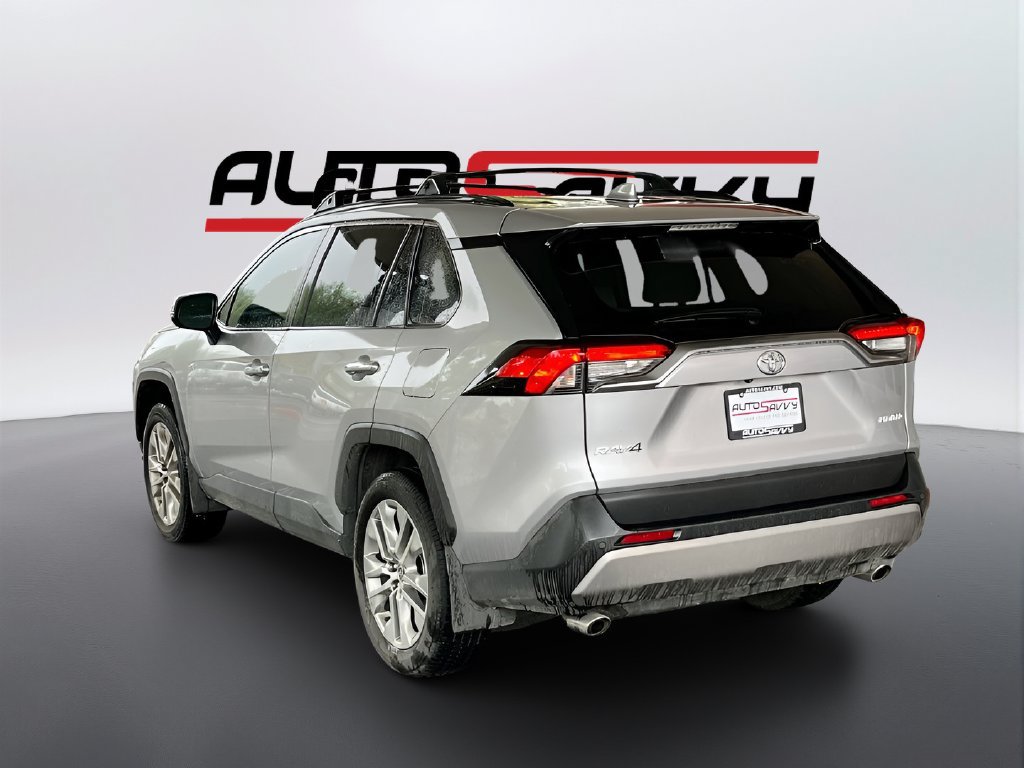 Used 2025 Toyota RAV4 Limited FWD image 5