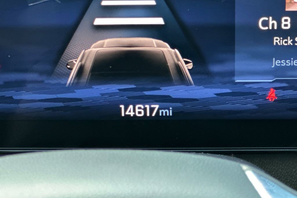 Used 2024 Chevrolet Traverse LT image 30