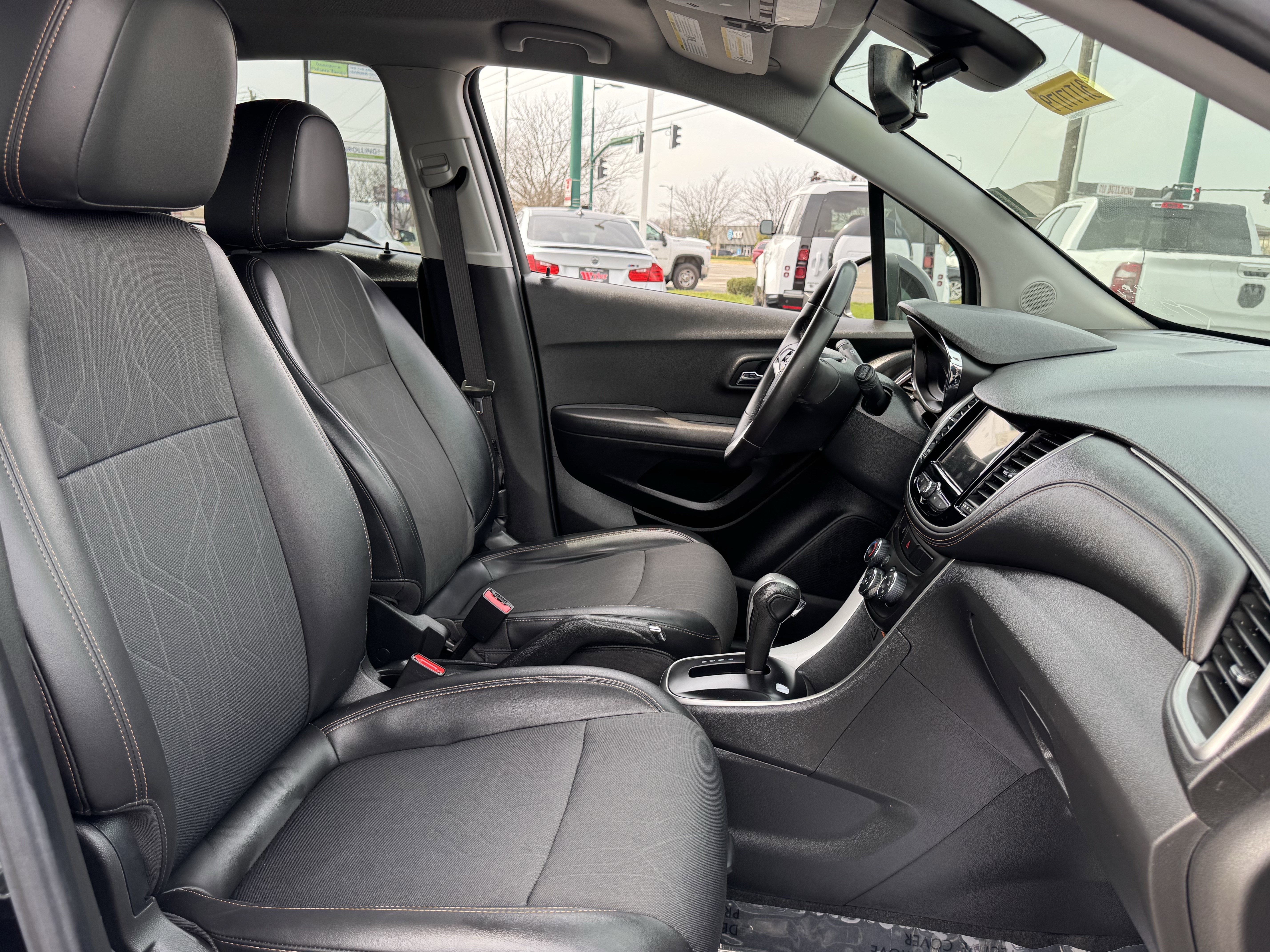 Used 2019 Chevrolet Trax LT w/ LT Convenience Package image 16