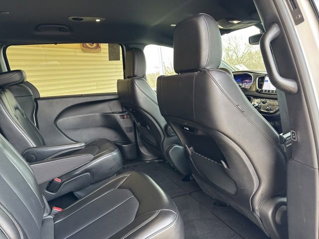 Used 2025 Chrysler Pacifica Select image 27
