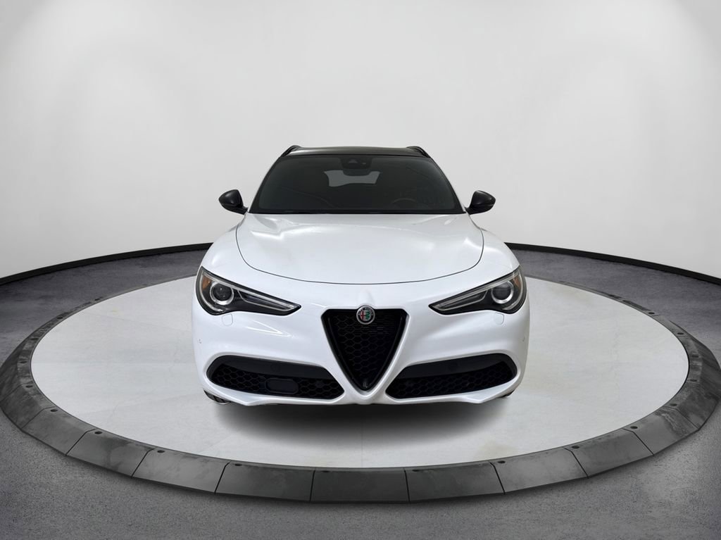 Used 2022 Alfa Romeo Stelvio Veloce AWD/4WD image 2