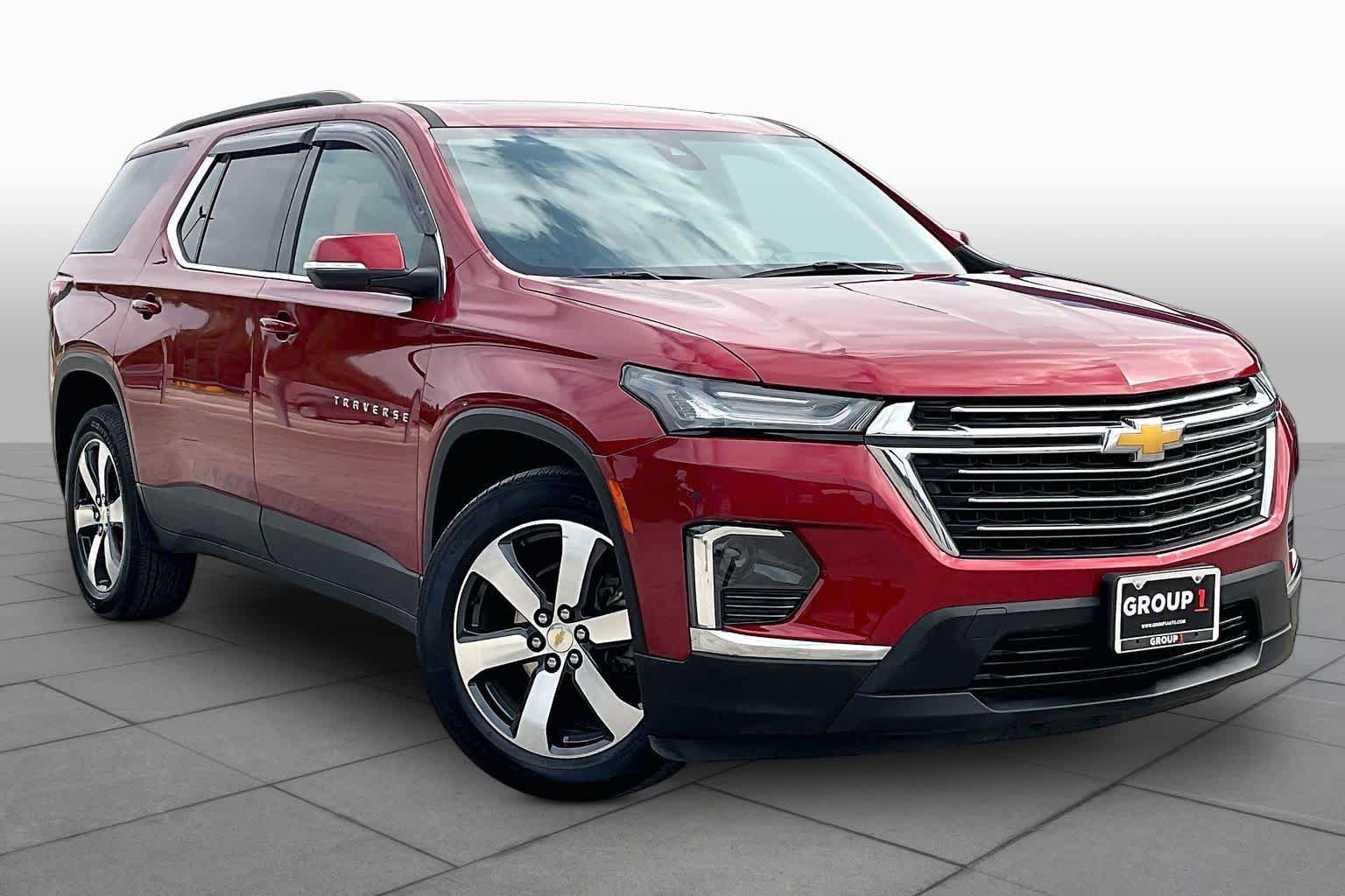 Used 2023 Chevrolet Traverse LT w/ LT Premium Package AWD/4WD image 3
