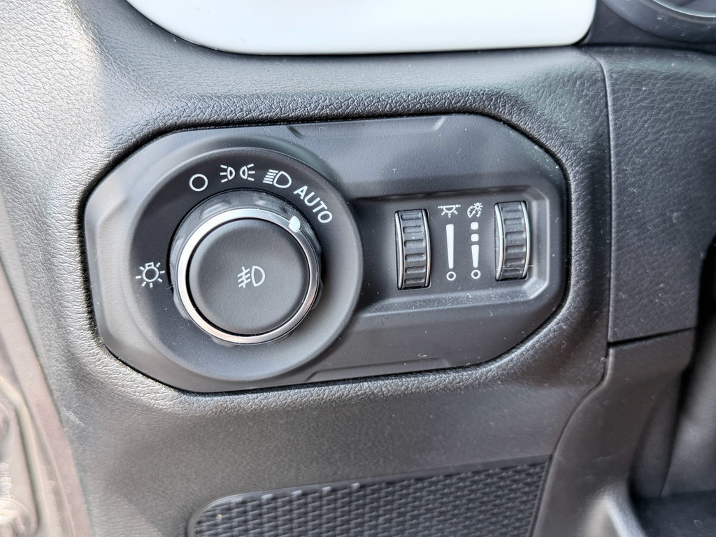 Used 2021 Jeep Wrangler Unlimited Sport AWD/4WD image 12