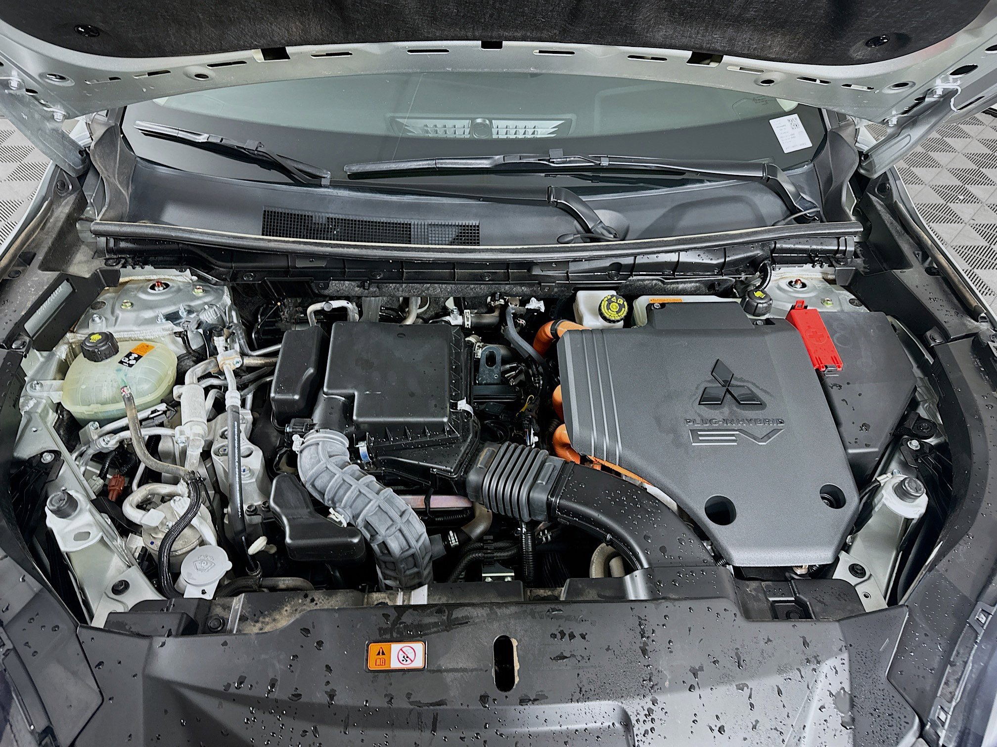 Used 2024 Mitsubishi Outlander 4WD Plug-In Hybrid image 33