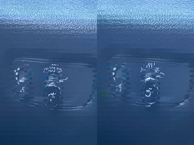 Used 2023 Chevrolet Traverse LT image 16