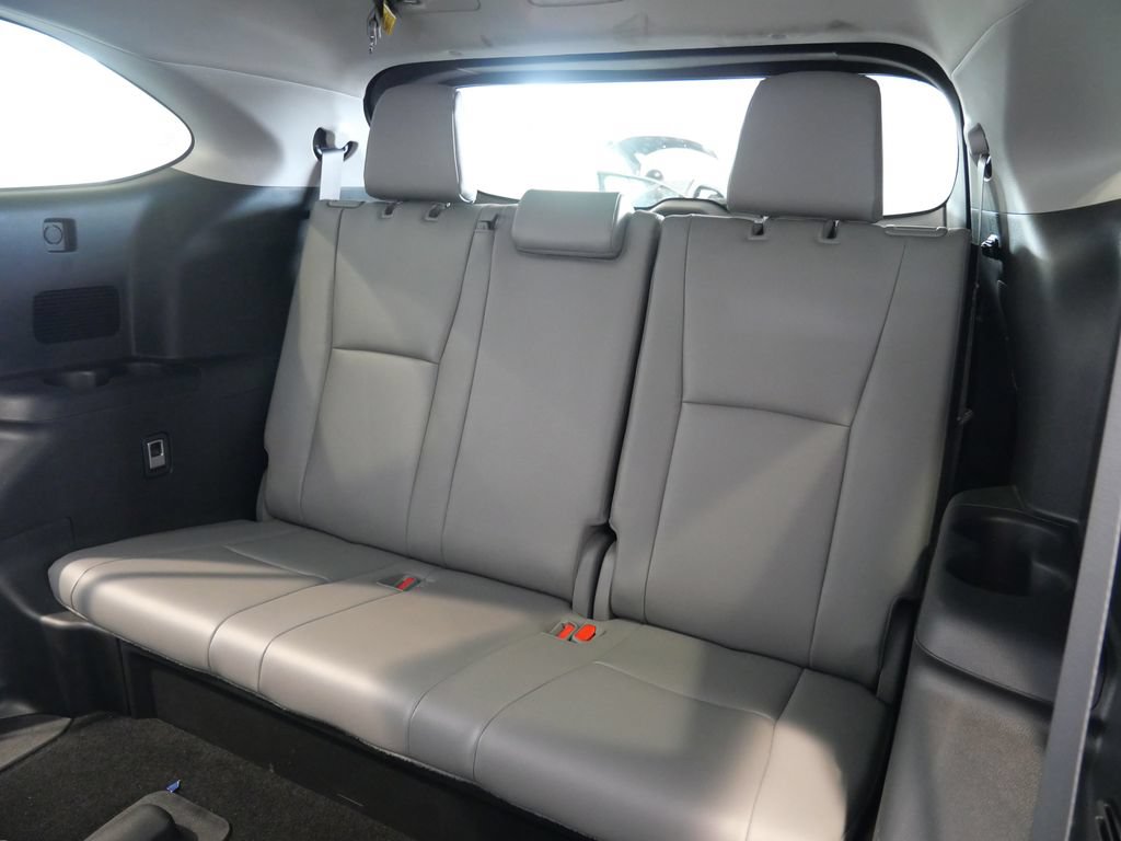 Used 2022 Toyota Highlander XLE AWD/4WD image 26