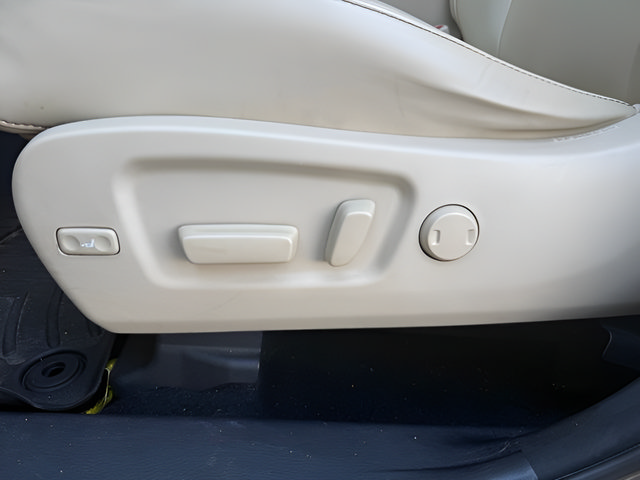 Used 2017 Toyota Highlander XLE FWD image 11