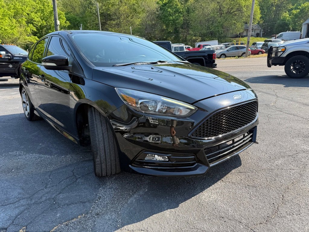 Used 2017 Ford Focus ST w/ Equipment Group 401A FWD image 15