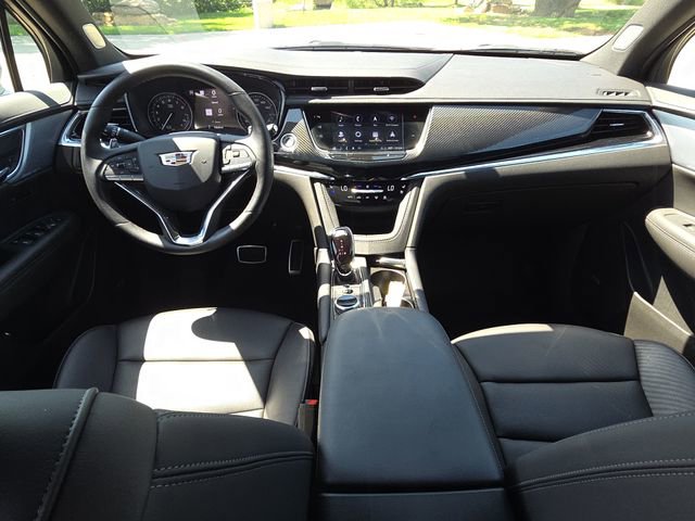 Used 2024 Cadillac XT6 Sport w/ Technology Package image 11