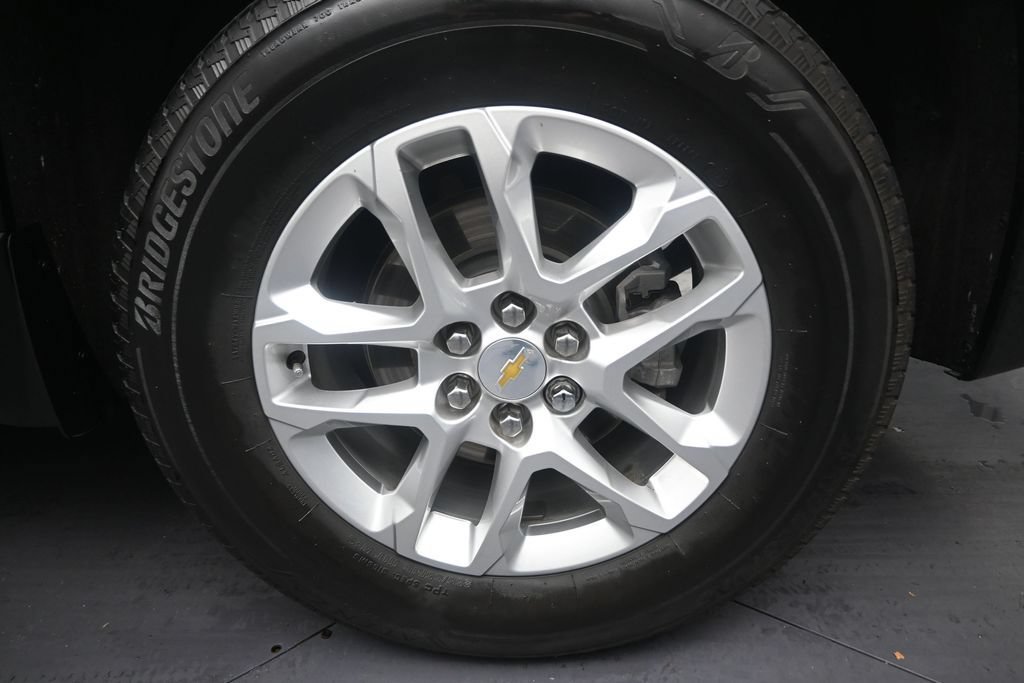 Used 2023 Chevrolet Traverse LS FWD image 10