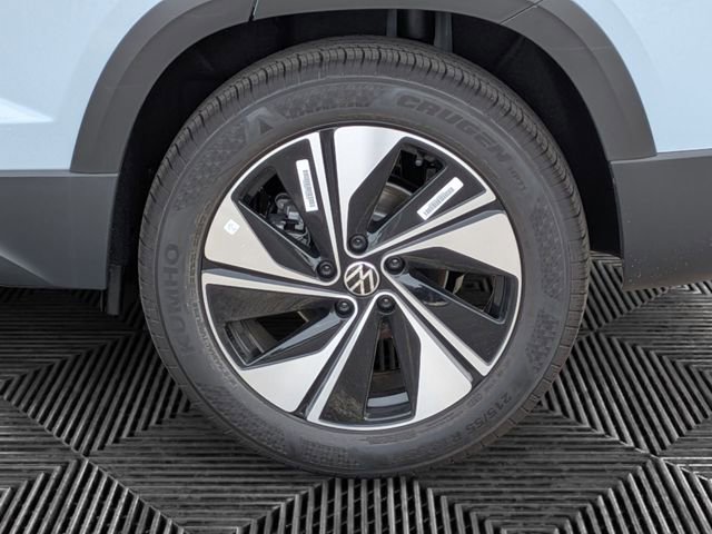 New 2026 Volkswagen Taos SE image 9