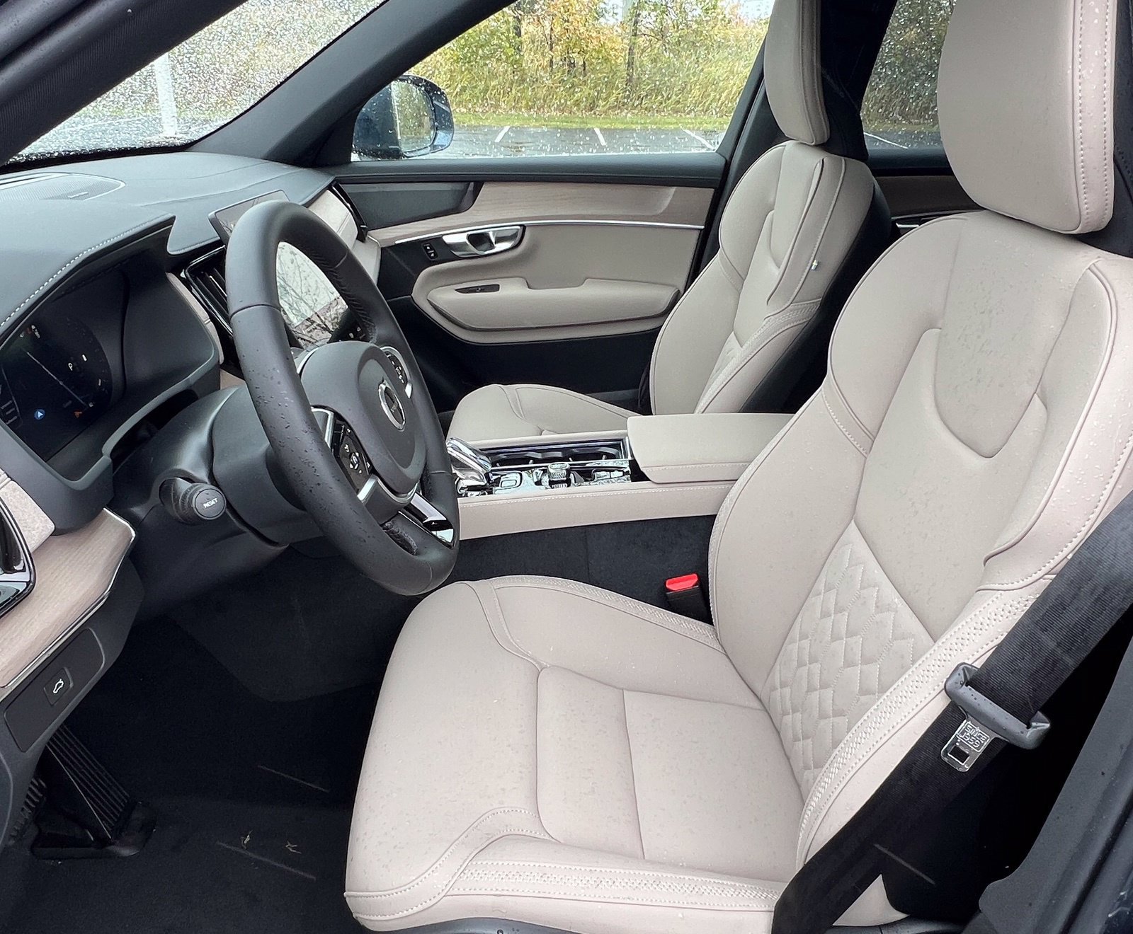 New 2026 Volvo XC90 B6 Plus w/ Protection Package Premier AWD/4WD image 14
