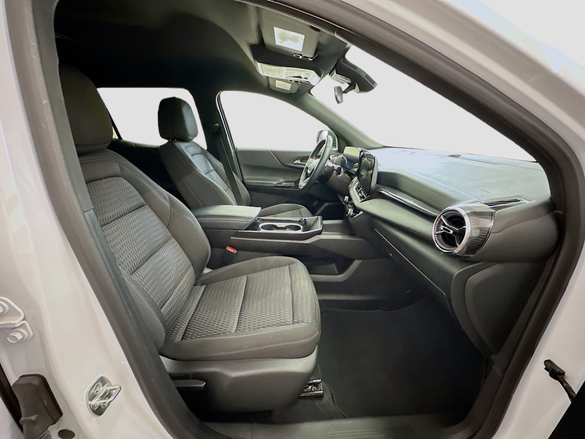 Used 2025 Chevrolet Equinox LT image 32