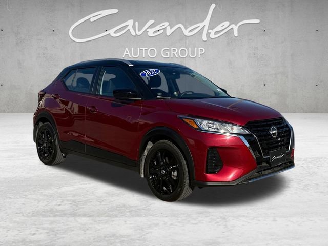 Used 2022 Nissan Kicks SV image 2