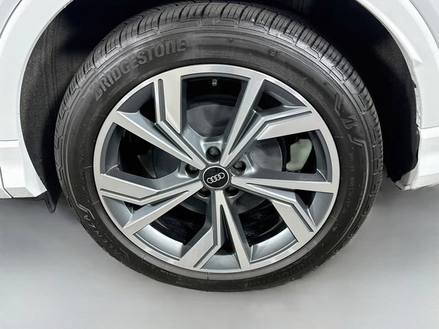 Used 2024 Audi Q4 e-tron Premium Plus w/ Premium Plus AWD/4WD image 32