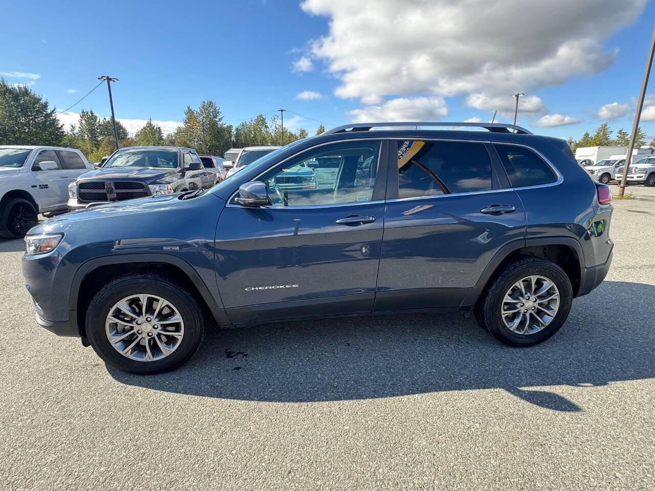 Used 2019 Jeep Cherokee Latitude Plus w/ Cold Weather Group image 4