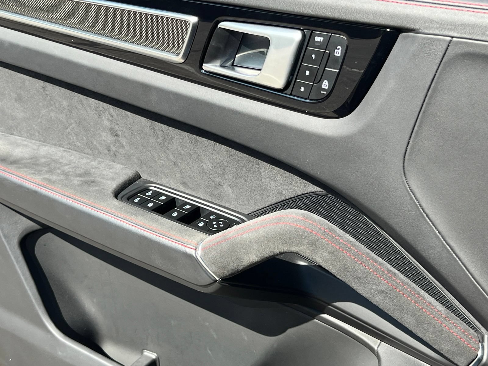 Certified 2023 Porsche Cayenne GTS AWD/4WD image 34