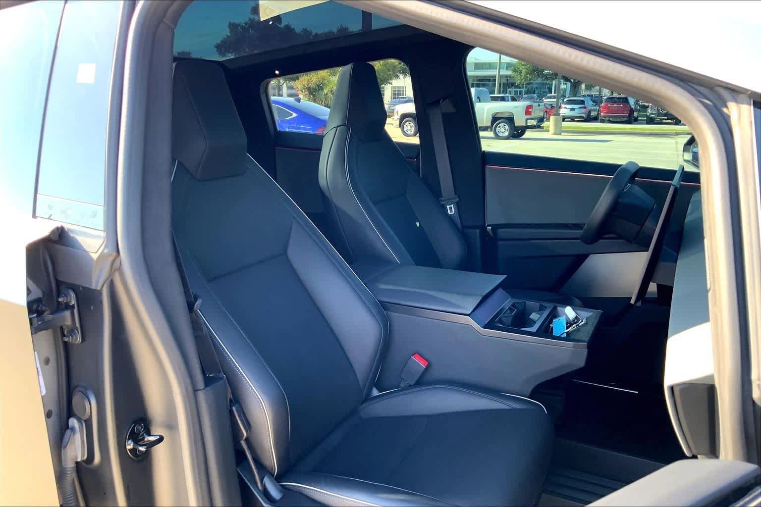 Used 2024 Tesla Cybertruck AWD Crew Cab image 8