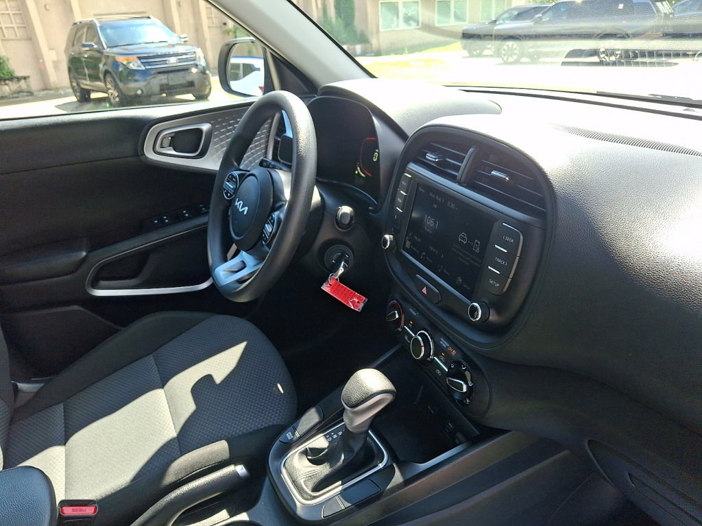 Used 2024 Kia Soul LX w/ Option Group 015 FWD image 18