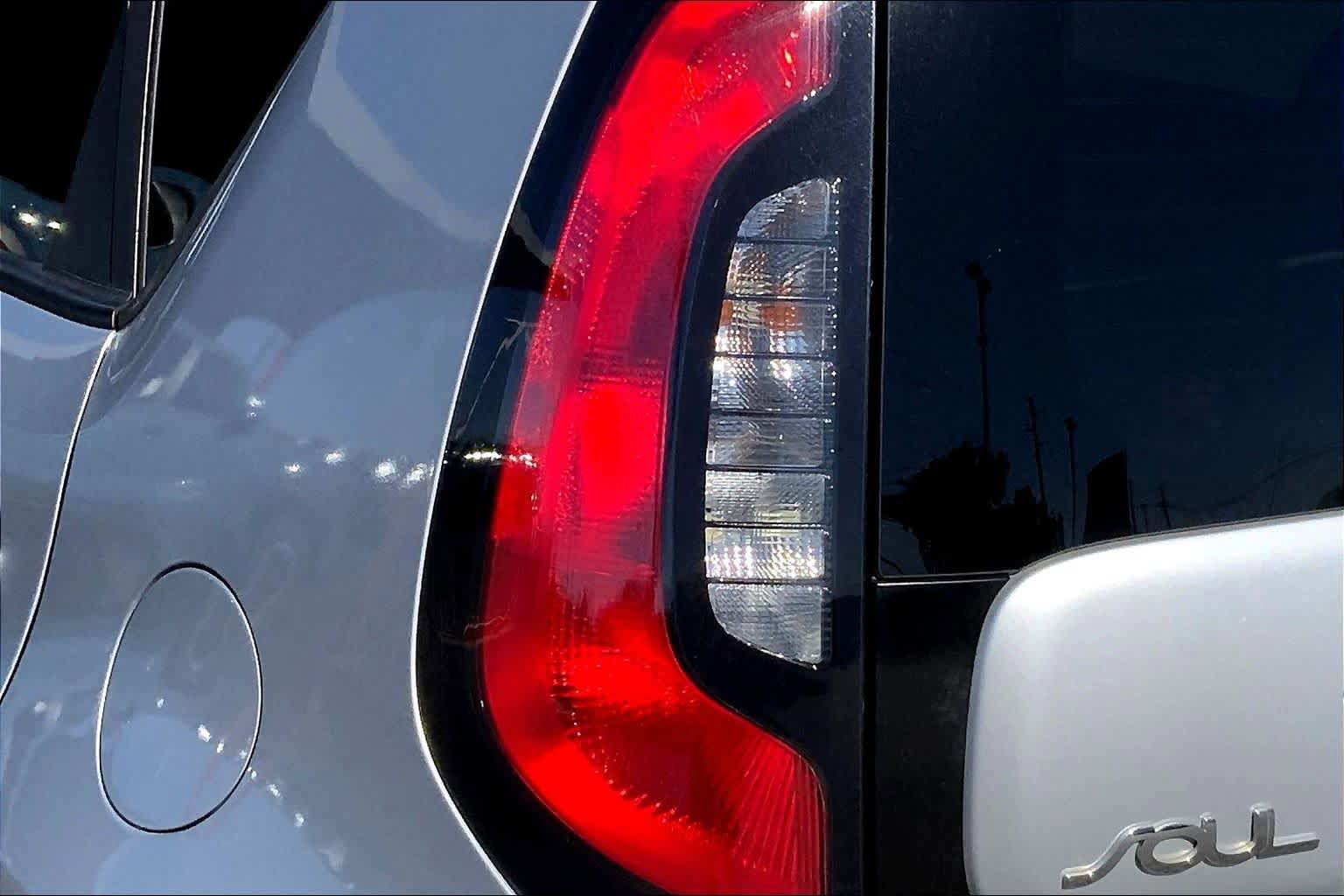 Used 2018 Kia Soul image 28