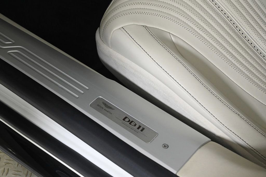 Used 2022 Aston Martin DB11 Volante image 23